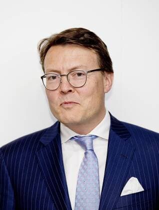 22-04-2017 Amsterdam Prince Constantijn and Princess Laurentien with Burhan Ozbilici during the World Press Photo 2016 award at the muziekgebouw ’t IJ in Amsterdam.  Copyright: xppe nieboerx