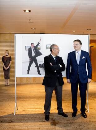 22-04-2017 Amsterdam Prince Constantijn and Princess Laurentien with Burhan Ozbilici during the World Press Photo 2016 award at the muziekgebouw ’t IJ in Amsterdam.  Copyright: xppe nieboerx
