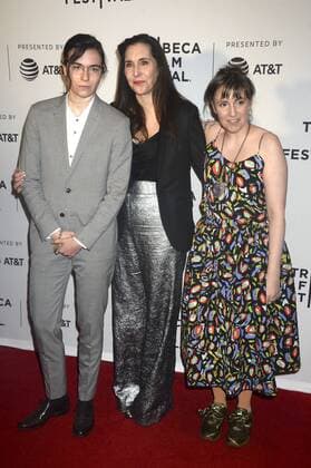 Grace Dunham, Laurie Simmons und Lena Dunham bei der Premiere von My Art auf dem Tribeca Film Festival 2017 im Cinepolis Chelsea. New York, 22.04.2017 Foto:xD.xVanxTinex xFuturexImage