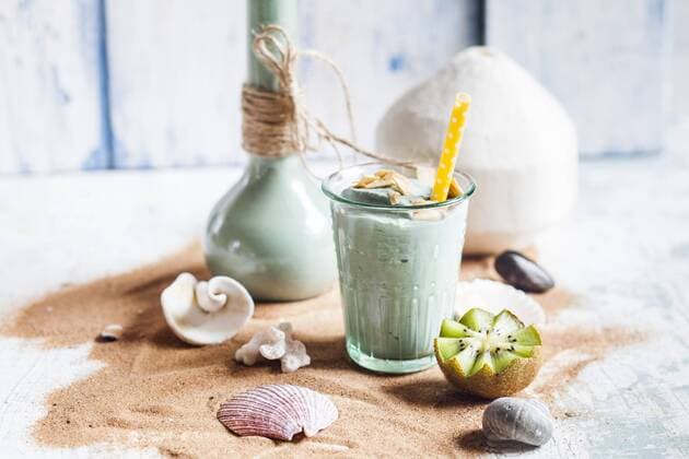 Blue Smoothie with coconut milk, banana, kiwi, spirulina, coffee coated coconut chips  SBDF03164