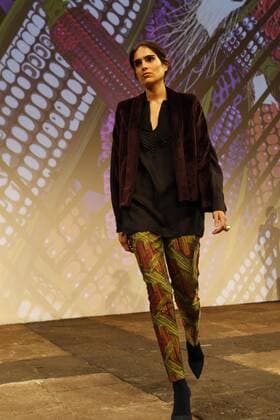 A model presents creations by Mexican designers Cristina Pineda and Ricardo Covalin of the brand Pineda Covalin during the second day of Mexico Fashion Week in Mexico City, Mexico, Mexico, 24 April 2017. Mexico Fashion Week !ACHTUNG: NUR REDAKTIONELLE NUTZUNG!  Copyright: xJorgexNúnezx MEX50 20170425-636286925337075913