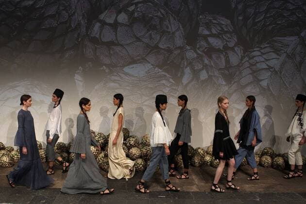 Models present the creations of Mexican designer Francisco Cancino Yakampot during the third day of the Mexico Mercedes Benz Fashion Week in Mexico City, Mexico, 25 April 2017. MERCEDES BENZ FASHION WEEK IN MEXICO !ACHTUNG: NUR REDAKTIONELLE NUTZUNG!  Copyright: xAlexxCruzx CMX003 20170425-636287507922151569
