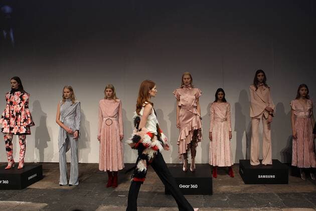Models present the creations of Mexican designer Alfredo Martinez during the third day of the Mexico Mercedes Benz Fashion Week in Mexico City, Mexico, 25 April 2017. MERCEDES BENZ FASHION WEEK IN MEXICO !ACHTUNG: NUR REDAKTIONELLE NUTZUNG!  Copyright: xAlexxCruzx CMX003 20170425-636287564204757093