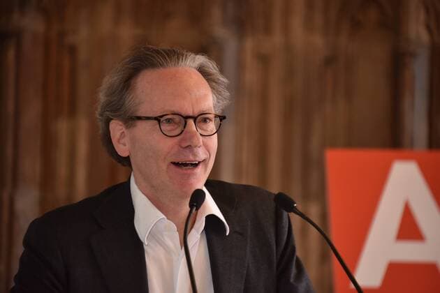 Berliner Galerist Klaus Gerrit Friese und Vorsitzender des Zentralarchiv des internationalen Kunsthandels e.V. am 26.04.2017 in Köln bei der Verleihung des ART Cologne Preis 2017 vom Bundesverband Deutscher Galerien und Kunsthändler e.V. und der Kölnmesse an Dr. Günter Herzog, Leiter des Zentralarchiv des internationalen Kunsthandels ZADIK e.V. im Hansasaal des historischen Rathaus Köln.