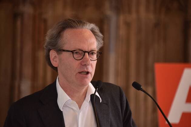 Berliner Galerist Klaus Gerrit Friese und Vorsitzender des Zentralarchiv des internationalen Kunsthandels e.V. am 26.04.2017 in Köln bei der Verleihung des ART Cologne Preis 2017 vom Bundesverband Deutscher Galerien und Kunsthändler e.V. und der Kölnmesse an Dr. Günter Herzog, Leiter des Zentralarchiv des internationalen Kunsthandels ZADIK e.V. im Hansasaal des historischen Rathaus Köln.