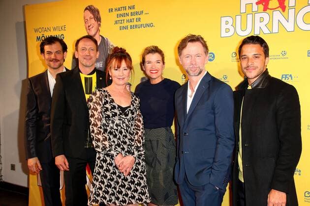 Torben Liebrecht, Wotan Wilke Möhring, Ulrike Krumbiegel, Anke Engelke, Regisseur Andre Erkau und Kostja Ullmann bei der Happy Burnout Film Premiere am 26.04.2017 in Hamburg Happy Burnout Filmpremiere in Hamburg, 2017 