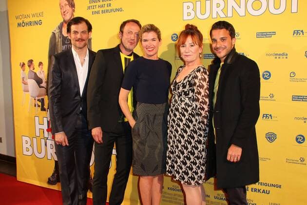 Torben Liebrecht, Wotan Wilke Möhring, Anke Engelke, Ulrike Krumbiegel und Kostja Ullmann bei der Happy Burnout Film Premiere am 26.04.2017 in Hamburg Happy Burnout Filmpremiere in Hamburg, 2017 