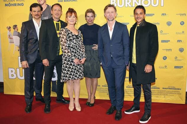 Torben Liebrecht, Wotan Wilke Moehring, Ulrike Krumbiegel, Anke Engelke, Andre Erkau und Kostja Ullmann bei der Premiere des Kinofilms Happy Burnout im Cinemaxx Dammtor. Hamburg, 26.04.2017 Foto:xgbrcix xFuturexImage