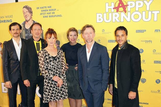 Torben Liebrecht, Wotan Wilke Moehring, Ulrike Krumbiegel, Anke Engelke, Andre Erkau und Kostja Ullmann bei der Premiere des Kinofilms Happy Burnout im Cinemaxx Dammtor. Hamburg, 26.04.2017 Foto:xH.xHartmannx xFuturexImage