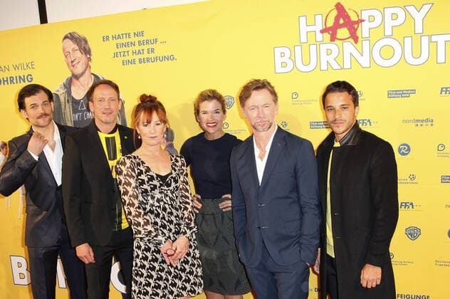 Torben Liebrecht, Wotan Wilke Moehring, Ulrike Krumbiegel, Anke Engelke, Andre Erkau und Kostja Ullmann bei der Premiere des Kinofilms Happy Burnout im Cinemaxx Dammtor. Hamburg, 26.04.2017 Foto:xH.xHartmannx xFuturexImage