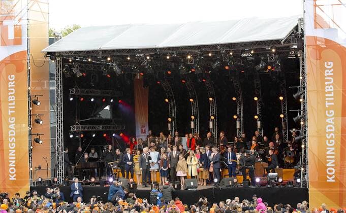 27-04-2017 Tilburg Dutch royal family during Kingsday ( Koningsdag) in Tilburg. Queen Maxima and King Willem-Alexander and Princess Amalia and Princess Alexia and Princess Ariane Prince Constantijn and Princess Laurentien Prince Maurits and Princess Marilene Prince Bernhard and Princess Annette Prince Pieter-Christiaan and Princess Anita Prince Floris and Princess Aimee  Copyright: xPPE NIEBOERx