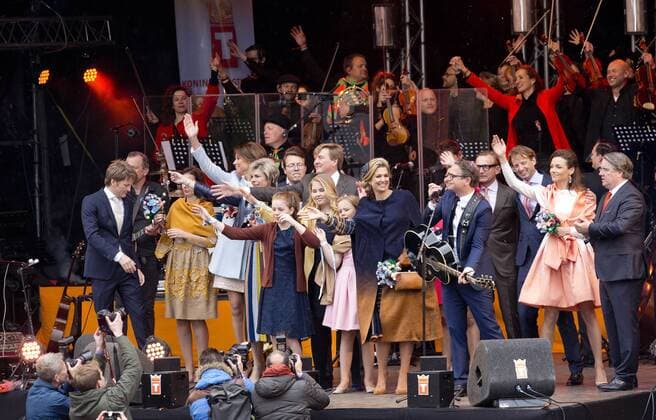 Bilder des Tages 27-04-2017 Tilburg Dutch royal family during Kingsday ( Koningsdag) in Tilburg. Queen Maxima and King Willem-Alexander and Princess Amalia and Princess Alexia and Princess Ariane Prince Constantijn and Princess Laurentien Prince Maurits and Princess Marilene Prince Bernhard and Princess Annette Prince Pieter-Christiaan and Princess Anita Prince Floris and Princess Aimee  Copyright: xPPE NIEBOERx