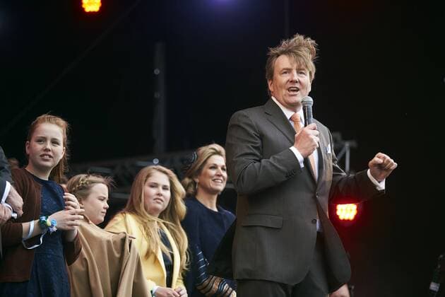 Bilder des Tages The royal family of the Netherlands celebrates Kingsday this year in Tilburg. The family arrived by train at the station of Tilburg and followed a route through the city where inhabitants presented their city. King Willem-Alexander celebrates his 50th birthday this year. HH POOL Phil Nijhuis  65576108