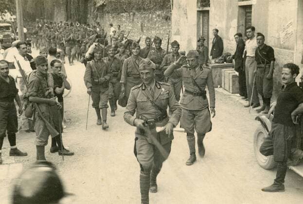 Italian military troops passing through a village, Italy x18682x 
