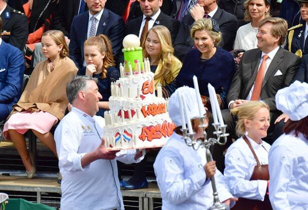27-04-2017 Tilburg Dutch royal family during Kingsday ( Koningsdag) in Tilburg. Queen Maxima and King Willem-Alexander and Princess Amalia and Princess Alexia and Princess Ariane and Robèrt van Beckhoven  Copyright: xppe werfx