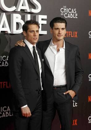 Spanish actors Martino Rivas (L) and Yon Gonzalez pose as they arrive for the premiere of the first Spanish Netflix series Las Chicas del Cable at the Callao Cinema in Madrid, Spain, 27 April 2017. PREMIERE OF LAS CHICAS DEL CABLE IN MADRID !ACHTUNG: NUR REDAKTIONELLE NUTZUNG!  Copyright: xPacoxCamposx MAD001 20170427-636289316739490550