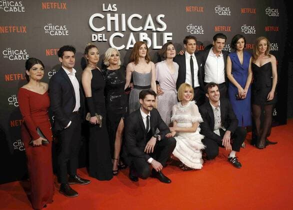 The cast of the first Spanish Netflix series Las Chicas del Cable pose as they arrive for the premiere at the Callao Cinema in Madrid, Spain, 27 April 2017. PREMIERE OF LAS CHICAS DEL CABLE IN MADRID !ACHTUNG: NUR REDAKTIONELLE NUTZUNG!  Copyright: xPacoxCamposx MAD001 20170427-636289318085054339