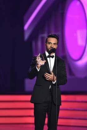 Puerto Rican singer Luis Fonsi receives the Humanitarian Award during the Billboard Latin Music Awards at the Warsco Center of Miami University in Coral Gables, Florida, United States, 27 April 2017. BILLBOARD LATIN MUSIC AWARDS !ACHTUNG: NUR REDAKTIONELLE NUTZUNG!  Copyright: xGastonxDexCardenasx BIL001 20170428-636289486546335406