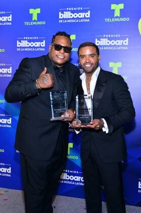 Members of the Puerto Rican duet Zion & Lennox pose with their award during the Billboard Latin Music Awards at the Warsco Center of Miami University in Coral Gables, Florida, United States, 27 April 2017. BILLBOARD LATIN MUSIC AWARDS !ACHTUNG: NUR REDAKTIONELLE NUTZUNG!  Copyright: xGiorgioxVierax BIL001 20170428-636289502233536679