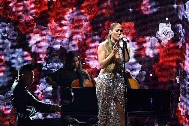 US singer Jennifer Lopez sings during the Billboard Latin Music Awards at the Warsco Center of Miami University in Coral Gables, Florida, United States, 27 April 2017. BILLBOARD LATIN MUSIC AWARDS !ACHTUNG: NUR REDAKTIONELLE NUTZUNG!  Copyright: xGastonxDexCardenasx BIL001 20170428-636289527937962131