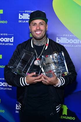 US reaggeton singer Nicky Jam poses with his awards after the Billboard Latin Music Awards at the Warsco Center of Miami University in Coral Gables, Florida, United States, 27 April 2017. BILLBOARD LATIN MUSIC AWARDS !ACHTUNG: NUR REDAKTIONELLE NUTZUNG!  Copyright: xGiorgioxVierax BIL001 20170428-636289555952702663