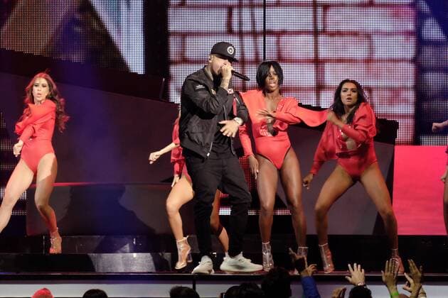 US singer Nicky Jam performs during the Billboard Latin Music Awards at the Warsco Center of Miami University in Coral Gables, Florida, United States, 27 April 2017. BILLBOARD LATIN MUSIC AWARDS !ACHTUNG: NUR REDAKTIONELLE NUTZUNG!  Copyright: xGastonxDexCardenasx BIL001 20170428-636289561698576997