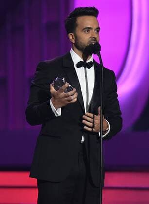 Latin artist Luis Fons receives the Sprit of Hope award during the 2017 Billboard Latin Music Awards and Show at the Bank United Center, University of Miami, Miami, Florida on April 27, 2017.  MIA20170427263 GARYxIxROTHSTEIN