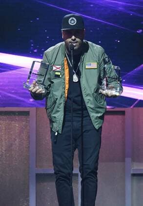Latin artist Nicky Jam access an award during the 2017 Billboard Latin Music Awards and Show at the Bank United Center, University of Miami, Miami, Florida on April 27, 2017.  MIA20170427304 GARYxIxROTHSTEIN