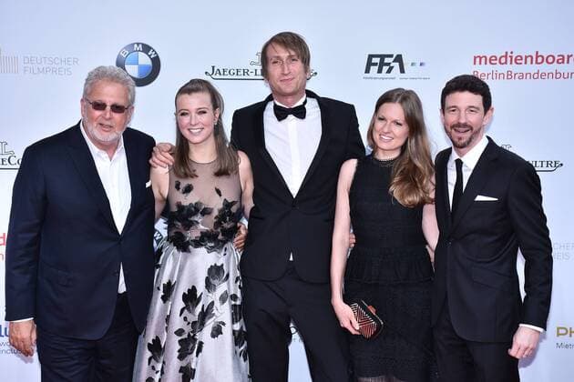 Martin Moszkowicz, Nina Eichinger, Friedrich Meinikat, Katrin Kraus und Oliver Berben bei der Verleihung Deutscher Filmpreis 2017 am 28.04.2017 in Berlin Deutscher Filmpreis 2017 in Berlin - Ankunft Roter Teppich 