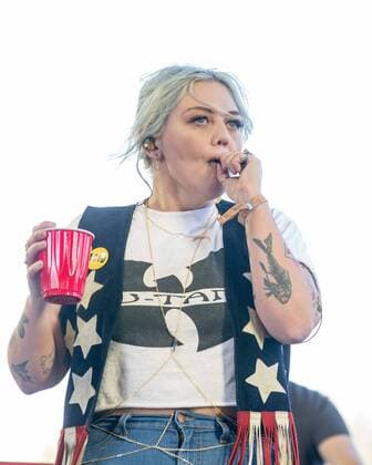 April 28, 2017 - Indio, California, U.S - ELLE KING during Stagecoach Music Festival in Indio, California Indio U.S. - ZUMAs135 20170428_zap_s135_020 Copyright: xDanielxDeSloverx
