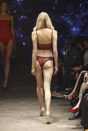 A model takes to the catwalk with a design from the Mexican label Hua during the last day of the Mercedes Benz Mexico city Fashion Week held in Mexico City, Mexico, on 28 April 2017 (issued 29 April 2017). Mexico City Fashion Week !ACHTUNG: NUR REDAKTIONELLE NUTZUNG!  Copyright: xJORGExNUNEZx 20170429-636290645589295631