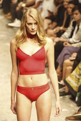 A model takes to the catwalk with a design from the Mexican label Hua during the last day of the Mercedes Benz Mexico city Fashion Week held in Mexico City, Mexico, on 28 April 2017 (issued 29 April 2017). Mexico City Fashion Week !ACHTUNG: NUR REDAKTIONELLE NUTZUNG!  Copyright: xJORGExNUNEZx 20170429-636290645628295131