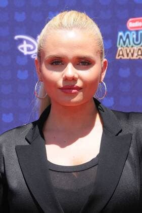 April 29, 2017 - Los Angeles, CA, United States - 29 April 2017 - Los Angeles, California - Alli Simpson. 2017 Radio Disney Music Awards held at Microsoft Theater in Los Angeles. Photo Credit: AdMedia Los Angeles United States - ZUMAa123 20170429_zaa_a123_148 Copyright: xBirdiexThompsonx