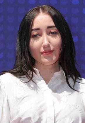 April 29, 2017 - Los Angeles, CA, United States - 29 April 2017 - Los Angeles, California - Noah Cyrus. 2017 Radio Disney Music Awards held at Microsoft Theater in Los Angeles. Photo Credit: AdMedia Los Angeles United States - ZUMAa123 20170429_zaa_a123_171 Copyright: xBirdiexThompsonx