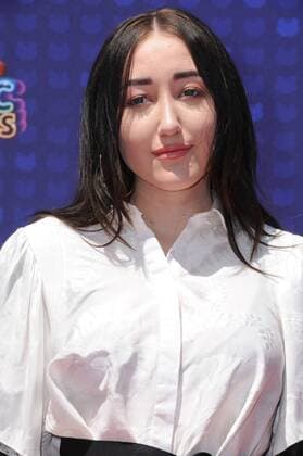 April 29, 2017 - Los Angeles, CA, United States - 29 April 2017 - Los Angeles, California - Noah Cyrus. 2017 Radio Disney Music Awards held at Microsoft Theater in Los Angeles. Photo Credit: AdMedia Los Angeles United States - ZUMAa123 20170429_zaa_a123_172 Copyright: xBirdiexThompsonx