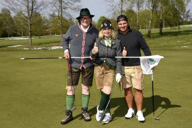 Michael Hartl, Mariann Hartl und Adi Hengstberger beim Hippopdrom Charity Golfturnier by Adi Hengstberger im Golfclub Schloss Egmating. Egmating, 29.04.2017 Foto:xP.xSchönbergerx xFuturexImage