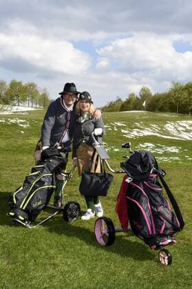Michael und Marianne Hartl beim Hippopdrom Charity Golfturnier by Adi Hengstberger im Golfclub Schloss Egmating. Egmating, 29.04.2017 Foto:xP.xSchönbergerx xFuturexImage