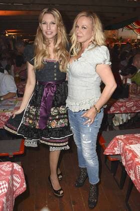 Sabine Piller und Birgit Fischer-Höper bei der Siegesfeier vom Hippopdrom Charity Golfturnier by Adi Hengstberger im Hippodrom auf dem Münchner Frühlingsfest. München, 29.04.2017 Foto:xP.xSchönbergerx xFuturexImage