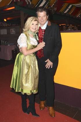 Marianne und Michael Hartl bei der Siegesfeier vom Hippopdrom Charity Golfturnier by Adi Hengstberger im Hippodrom auf dem Münchner Frühlingsfest. München, 29.04.2017 Foto:xP.xSchönbergerx xFuturexImage