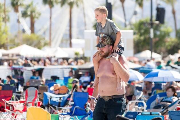 April 29, 2017 - Indio, California, U.S - A young music fan rides on his dad s shoulders during Stagecoach Music Festival in Indio, California Indio U.S. - ZUMAs135 20170429_zap_s135_092 Copyright: xDanielxDeSloverx