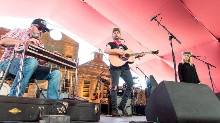 April 29, 2017 - Indio, California, U.S - TEA KELLY, RUSTON KELLY and ABBY SEVIGNY perform as Ruston Kelly during Stagecoach Music Festival in Indio, California Indio U.S. - ZUMAs135 20170429_zap_s135_156 Copyright: xDanielxDeSloverx