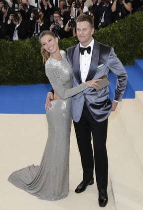 Entertainment Bilder der Woche Themen der Woche Tom Brady and Gisele Bundchen arrives on the red carpet at the Costume Institute Benefit at The Metropolitan Museum of Art celebrating the opening of Rei Kawakubo Comme des Garcons: Art of the In-Between in New York City on May 1, 2017.  NYP20170501112 JOHNxANGELILLO