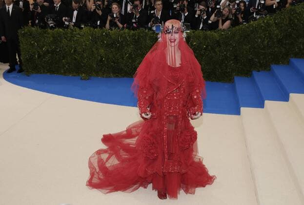 Katy Perry arrives on the red carpet at the Costume Institute Benefit at The Metropolitan Museum of Art celebrating the opening of Rei Kawakubo Comme des Garcons: Art of the In-Between in New York City on May 1, 2017.  NYP20170501176 JOHNxANGELILLO