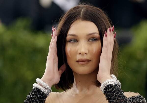 Bella Hadid arrives on the red carpet at the Costume Institute Benefit at The Metropolitan Museum of Art celebrating the opening of Rei Kawakubo Comme des Garcons: Art of the In-Between in New York City on May 1, 2017.  NYP20170501535 JOHNxANGELILLO