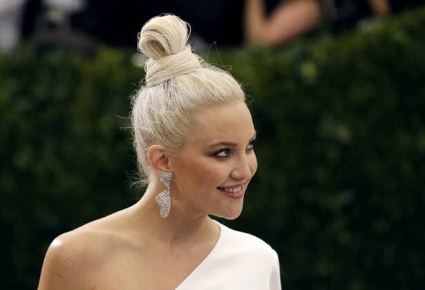 Kate Hudson arrives on the red carpet at the Costume Institute Benefit at The Metropolitan Museum of Art celebrating the opening of Rei Kawakubo Comme des Garcons: Art of the In-Between in New York City on May 1, 2017.  NYP20170501549 JOHNxANGELILLO