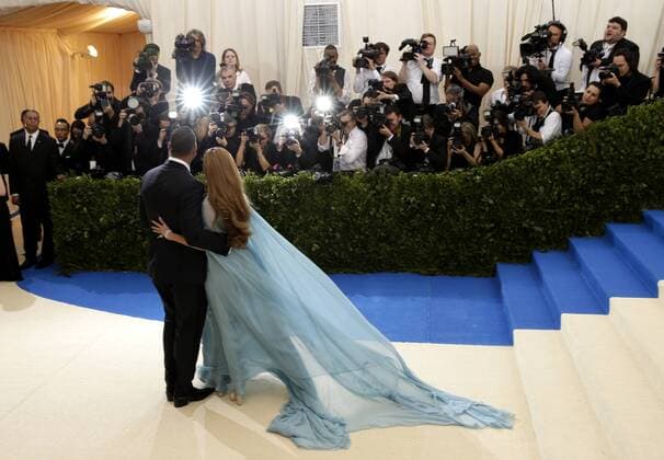 Alex Rodriguez and Jennifer Lopez arrive on the red carpet at the Costume Institute Benefit at The Metropolitan Museum of Art celebrating the opening of Rei Kawakubo Comme des Garcons: Art of the In-Between in New York City on May 1, 2017.  NYP20170501570 JOHNxANGELILLO