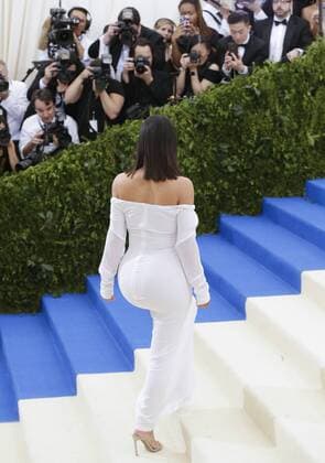 Kim Kardashian arrives on the red carpet at the Costume Institute Benefit at The Metropolitan Museum of Art celebrating the opening of Rei Kawakubo Comme des Garcons: Art of the In-Between in New York City on May 1, 2017.  NYP20170501579 JOHNxANGELILLO