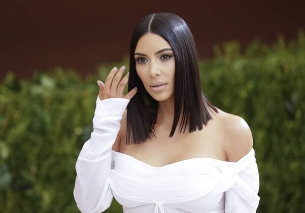 Kim Kardashian arrives on the red carpet at the Costume Institute Benefit at The Metropolitan Museum of Art celebrating the opening of Rei Kawakubo Comme des Garcons: Art of the In-Between in New York City on May 1, 2017.  NYP20170501573 JOHNxANGELILLO
