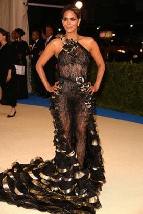 May 1, 2017 - New York, New York, U.S. - HALLE BERRY attends the Metropolitan Museum Costume Institute Benefit celebrating the exhibition of Rei Kawakubo Comme des Garcons-Art of the In Between.Met Museum,NYC.May 1, 2017.Photos by , Photos Inc. New York U.S. - ZUMAms4_ 20170501_zaf_ms4_064 Copyright: xSoniaxMoskowitzx