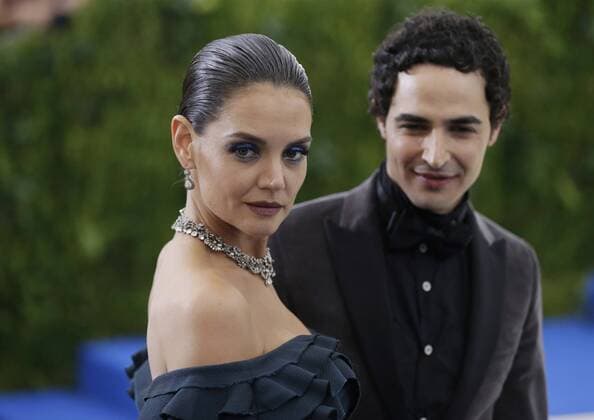 Katie Holmes and Zac Posen arrive on the red carpet at the Costume Institute Benefit at The Metropolitan Museum of Art celebrating the opening of Rei Kawakubo Comme des Garcons: Art of the In-Between in New York City on May 1, 2017.  NYP20170501204 JOHNxANGELILLO